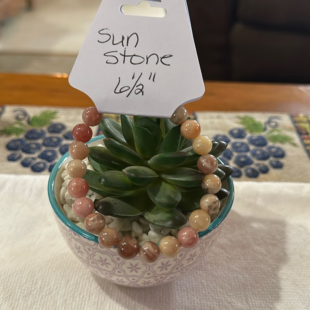 Pretty Hand Crafted Sun Stone Stretch Bracelet